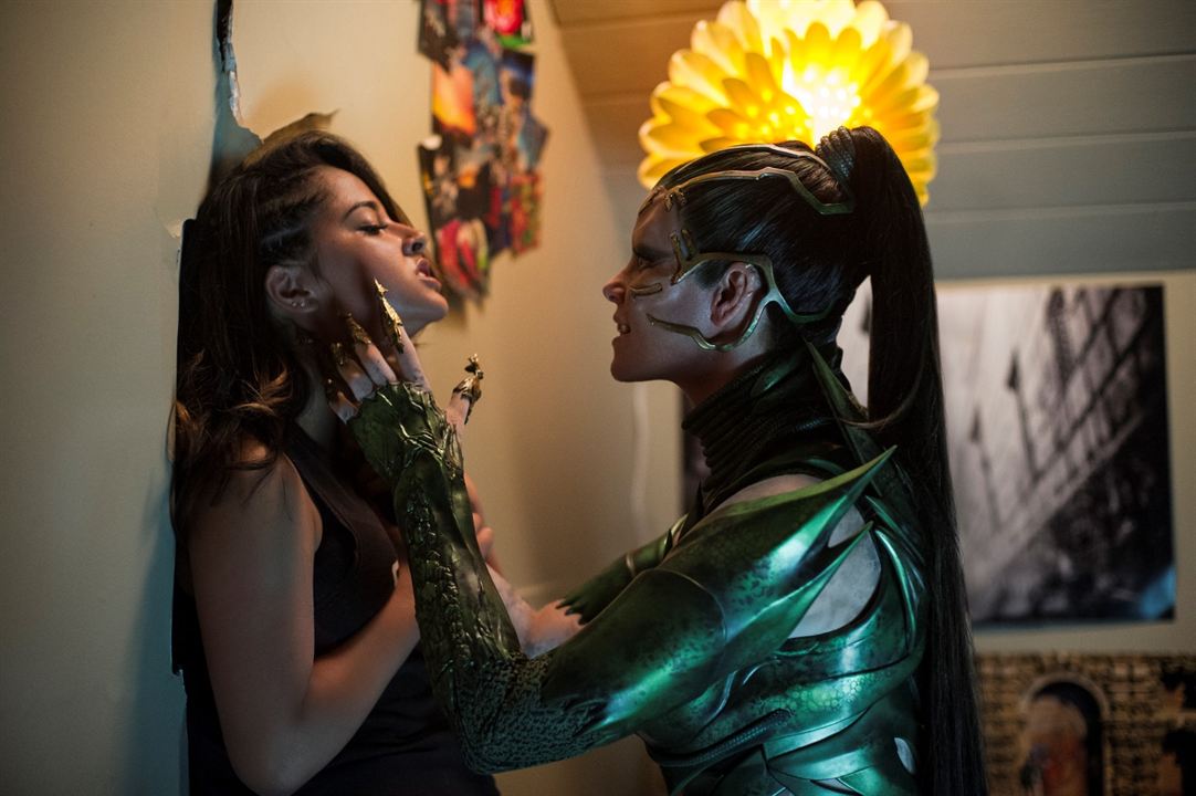 Power Rangers : Photo Becky G, Elizabeth Banks