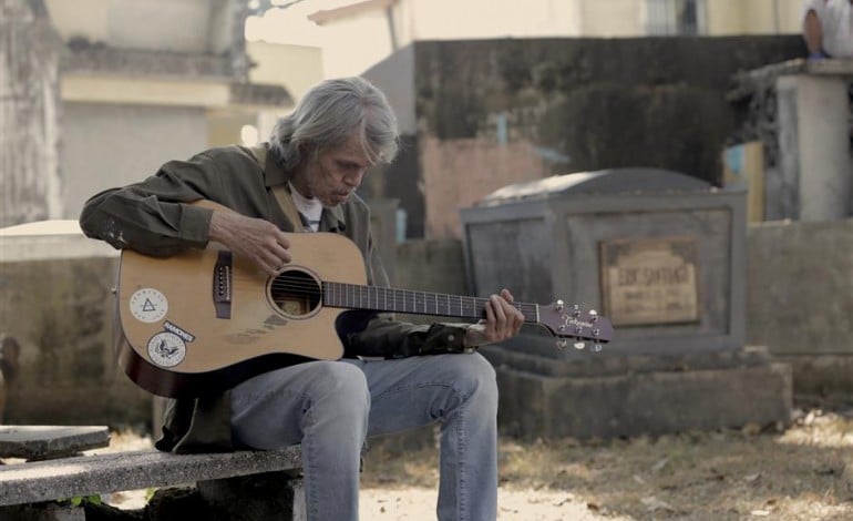 Singing in Graveyards : Photo