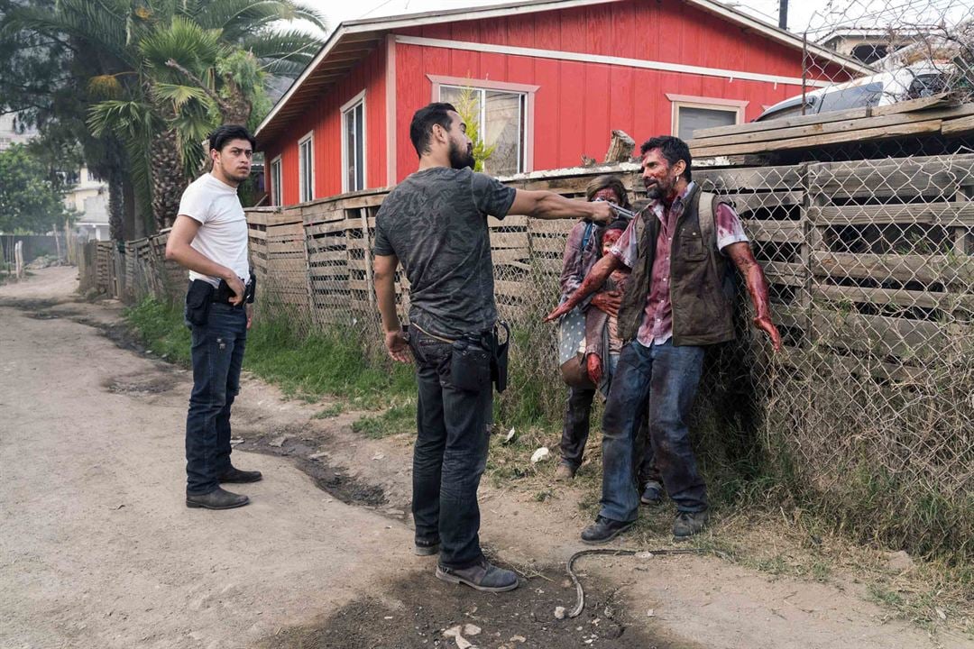 Fear The Walking Dead : Photo Ruben Carbajal, Denitza García, Alejandro Edda, Alfredo Herrera