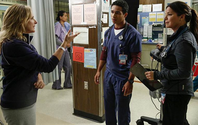 Code Black : Photo Marlee Matlin, Noah Gray-Cabey, Marcia Gay Harden