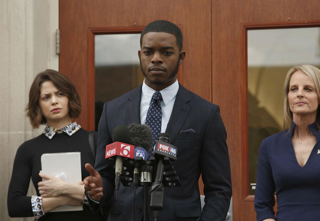 Shots Fired : Photo Helen Hunt, Stephan James, Conor Leslie