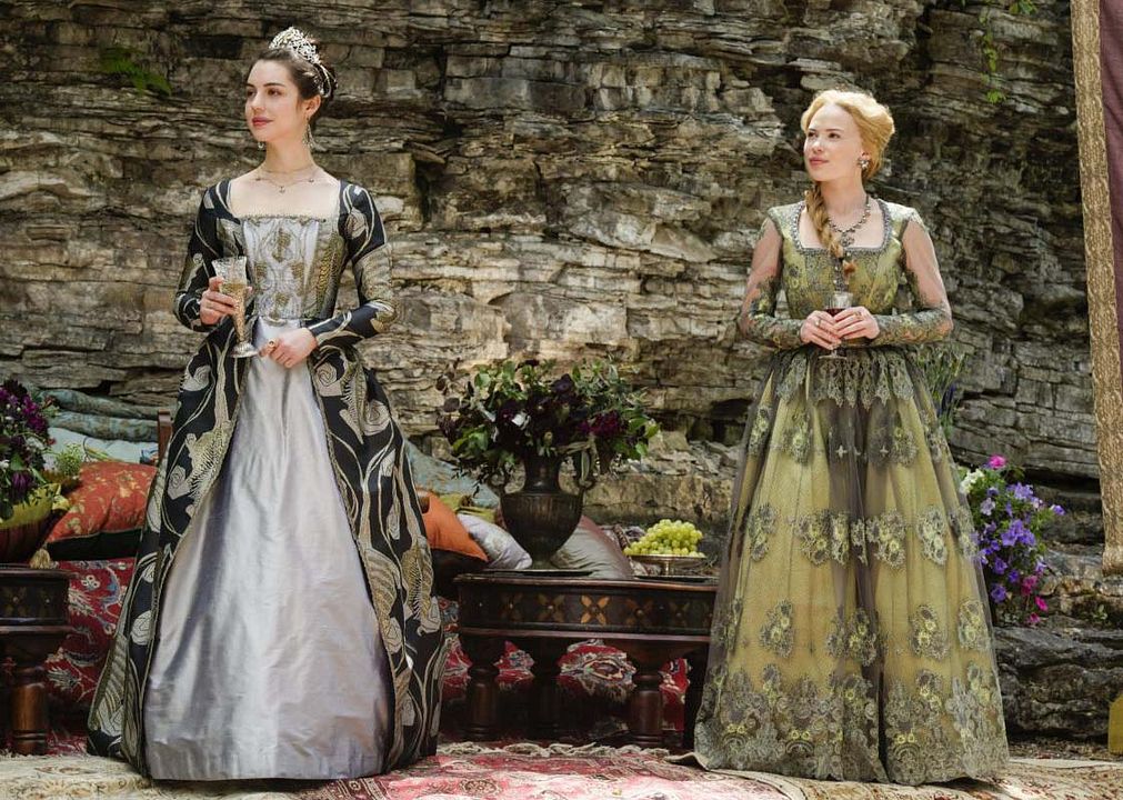 Reign : le destin d'une reine : Photo Adelaide Kane, Celina Sinden