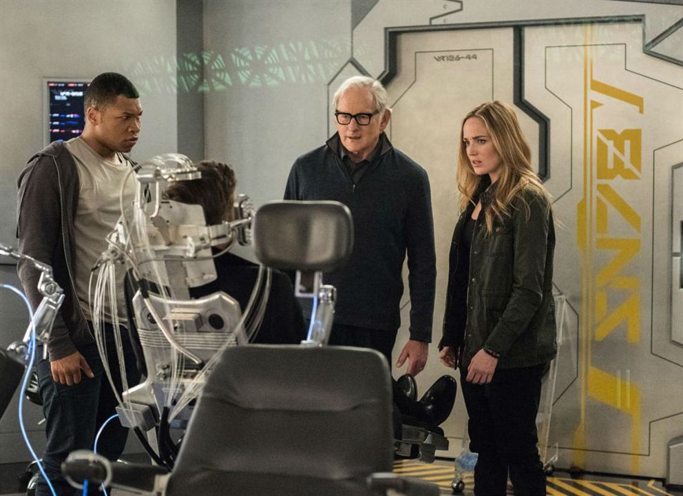 DC's Legends of Tomorrow : Photo Franz Drameh, Caity Lotz, Victor Garber