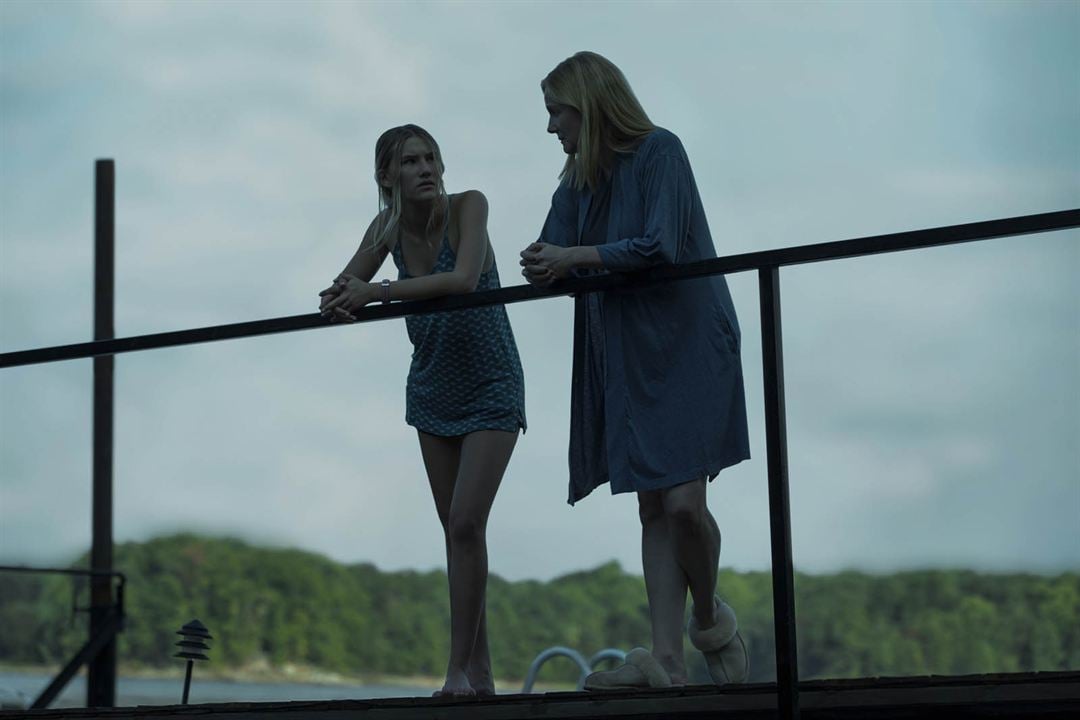 Ozark : Photo Sofia Hublitz, Laura Linney