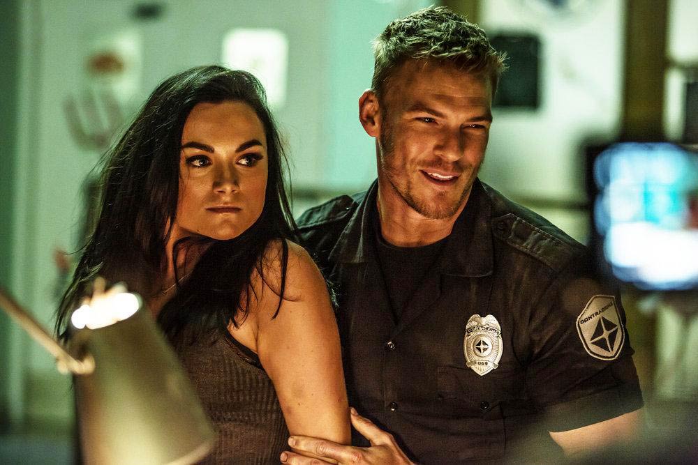 Blood Drive : Photo Alan Ritchson, Christina Ochoa