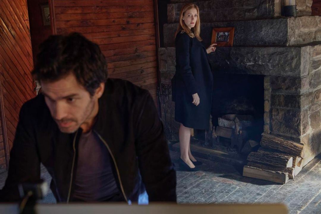 Salvation : Photo Santiago Cabrera, Jennifer Finnigan