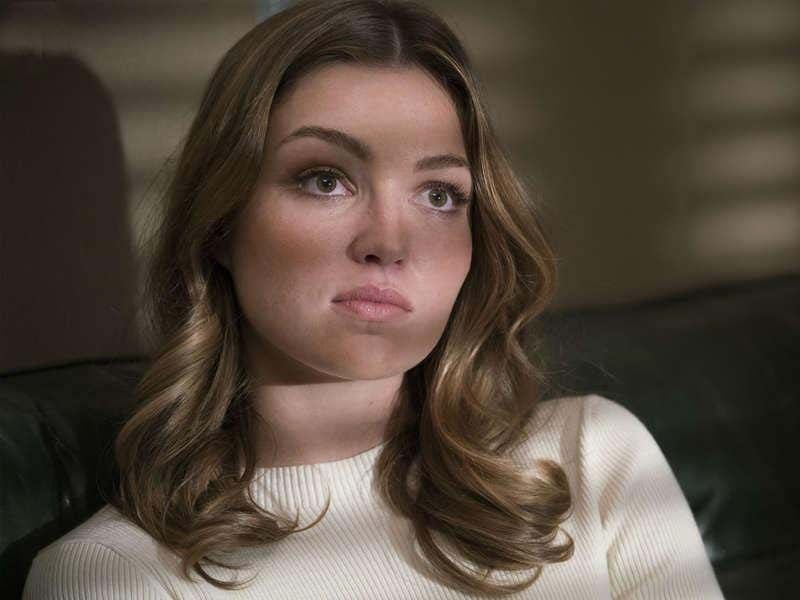 Ray Donovan : Photo Lili Simmons