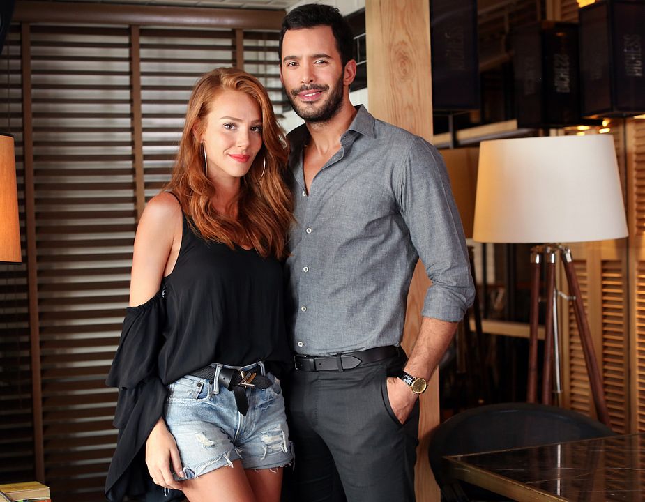 Mutluluk Zamanı : Photo Elçin Sangu, Barış Arduç