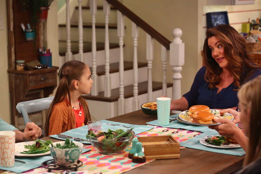 American Housewife (2016) : Photo Katy Mixon