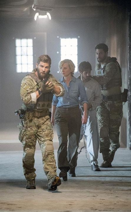 The Brave : Photo Anne Heche, Noah Mills, Connor Paolo, Mike Vogel
