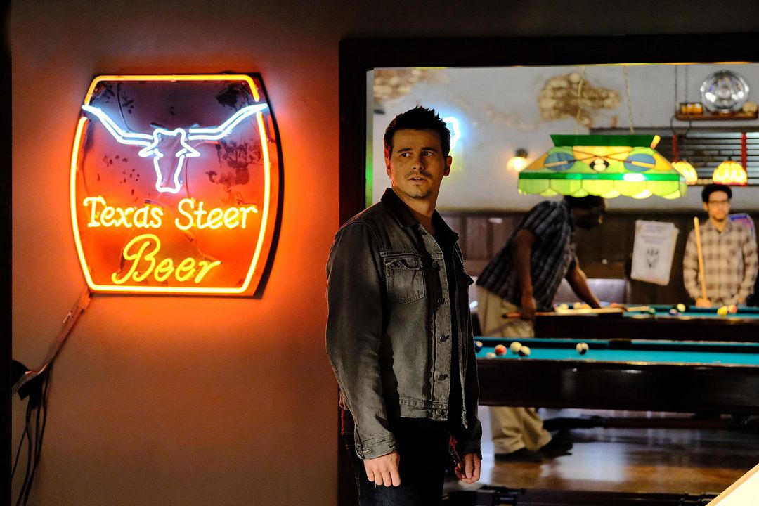 Kevin (Probably) Saves the World : Photo Jason Ritter