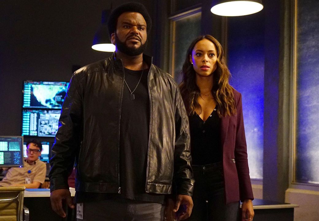Ghosted : Photo Amber Stevens, Craig Robinson