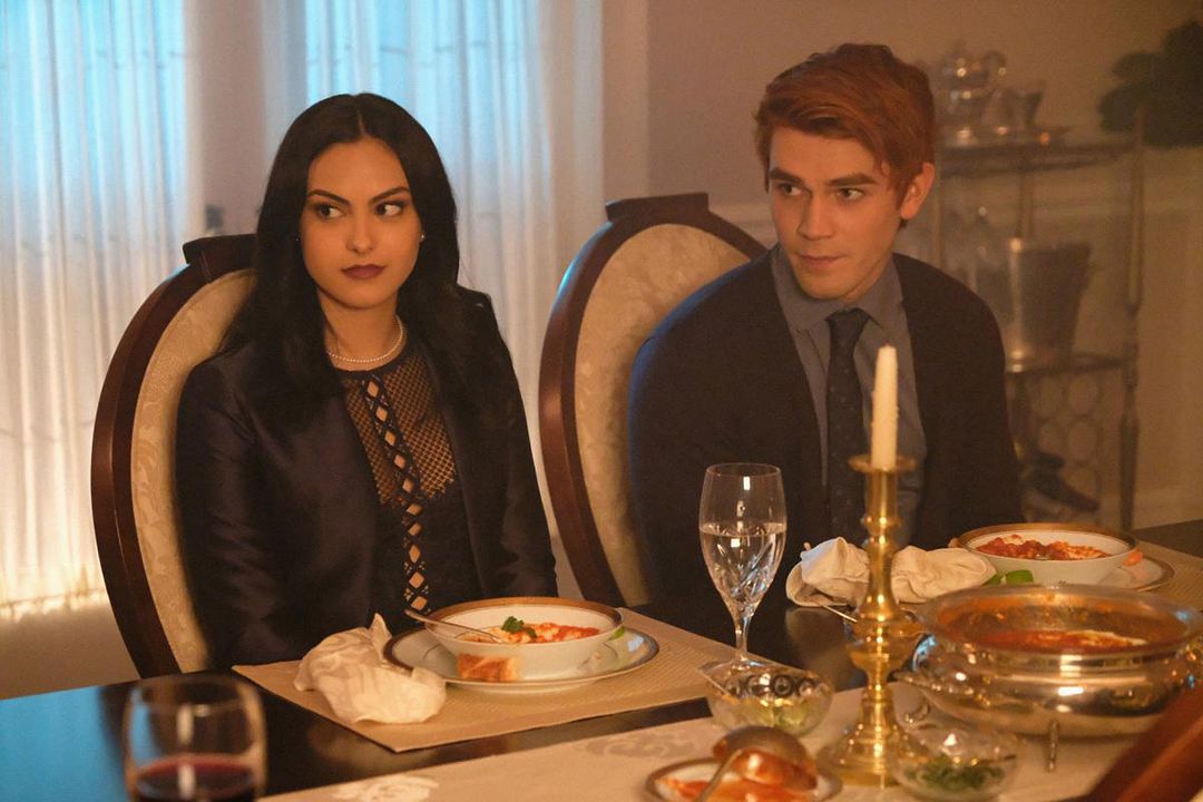 Riverdale : Photo K.J. Apa, Camila Mendes