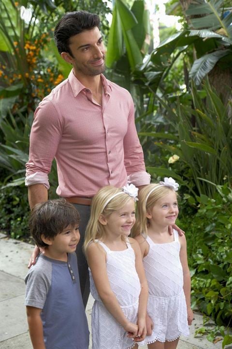 Jane The Virgin : Photo Justin Baldoni, Mia Allan, Elias Janssen, Ella Allan