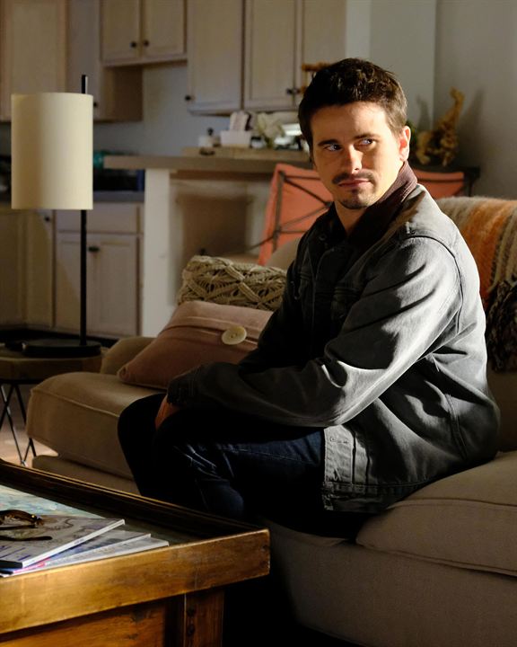 Kevin (Probably) Saves the World : Photo Jason Ritter