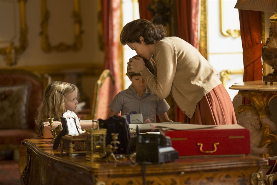 The Crown : Affiche Claire Foy