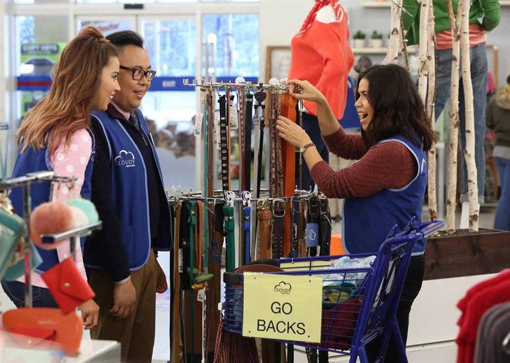 Superstore : Photo Nichole Bloom, Nico Santos, America Ferrera