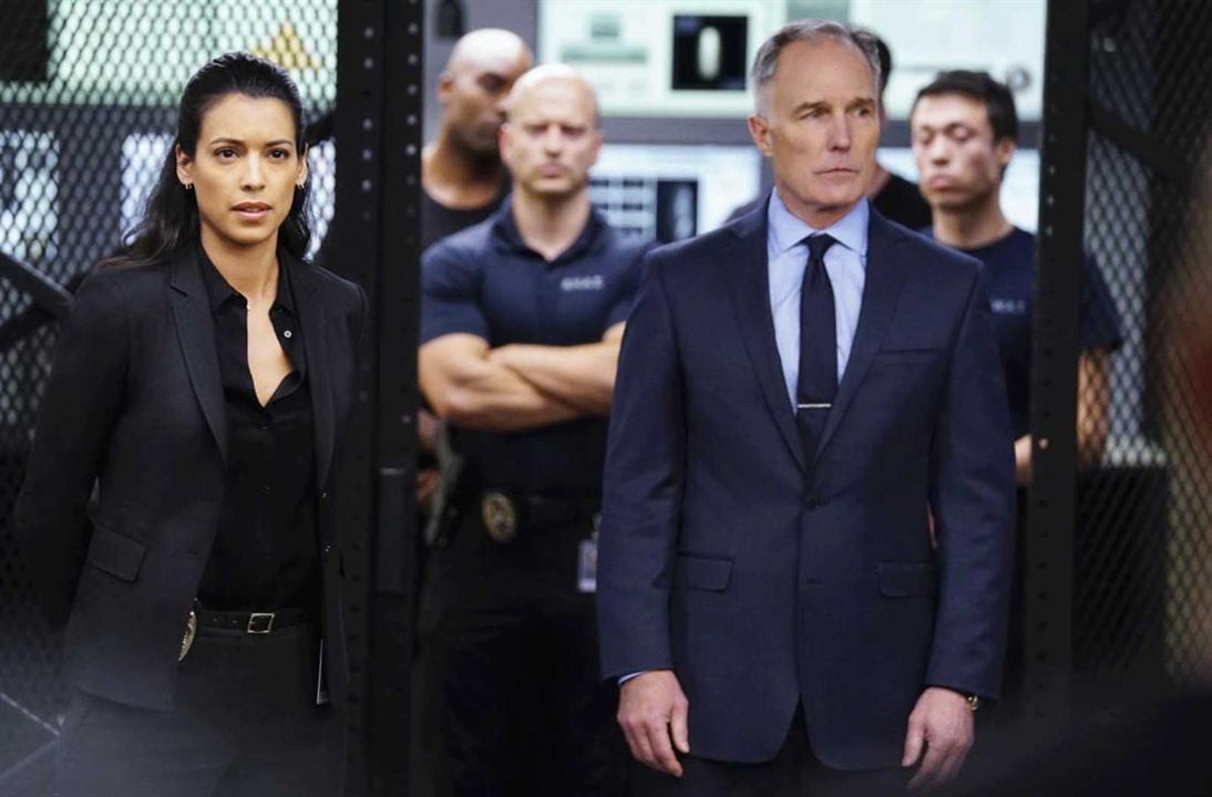 S.W.A.T. (2017) : Photo Patrick St. Esprit, Stephanie Sigman