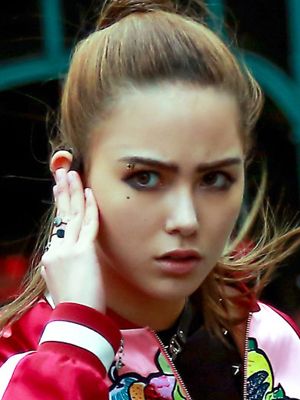 Affiche Hannah Quinlivan