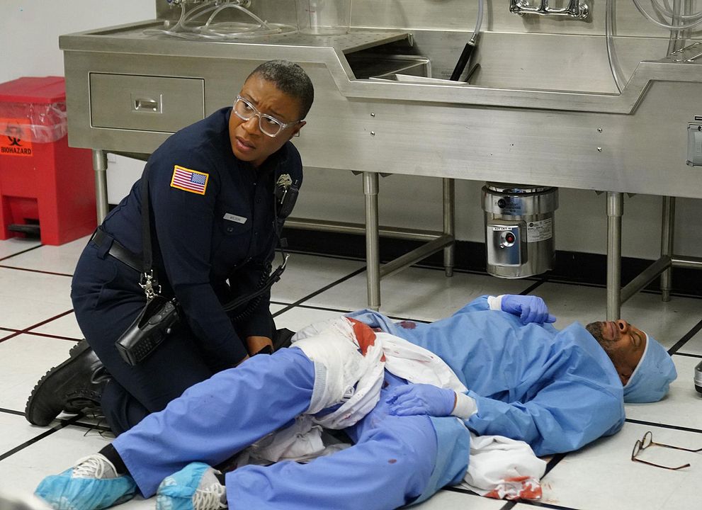 9-1-1 : Photo Al Bayan, Aisha Hinds
