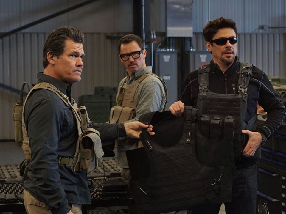 Sicario La Guerre des Cartels : Photo Benicio Del Toro, Josh Brolin, Jeffrey Donovan