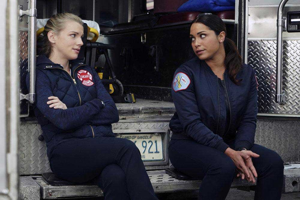 Chicago Fire : Photo Kara Killmer, Monica Raymund