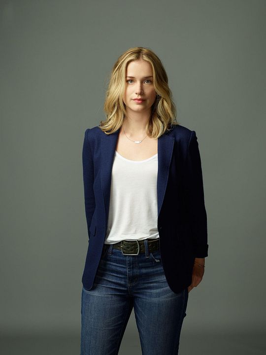 Photo Elizabeth Lail