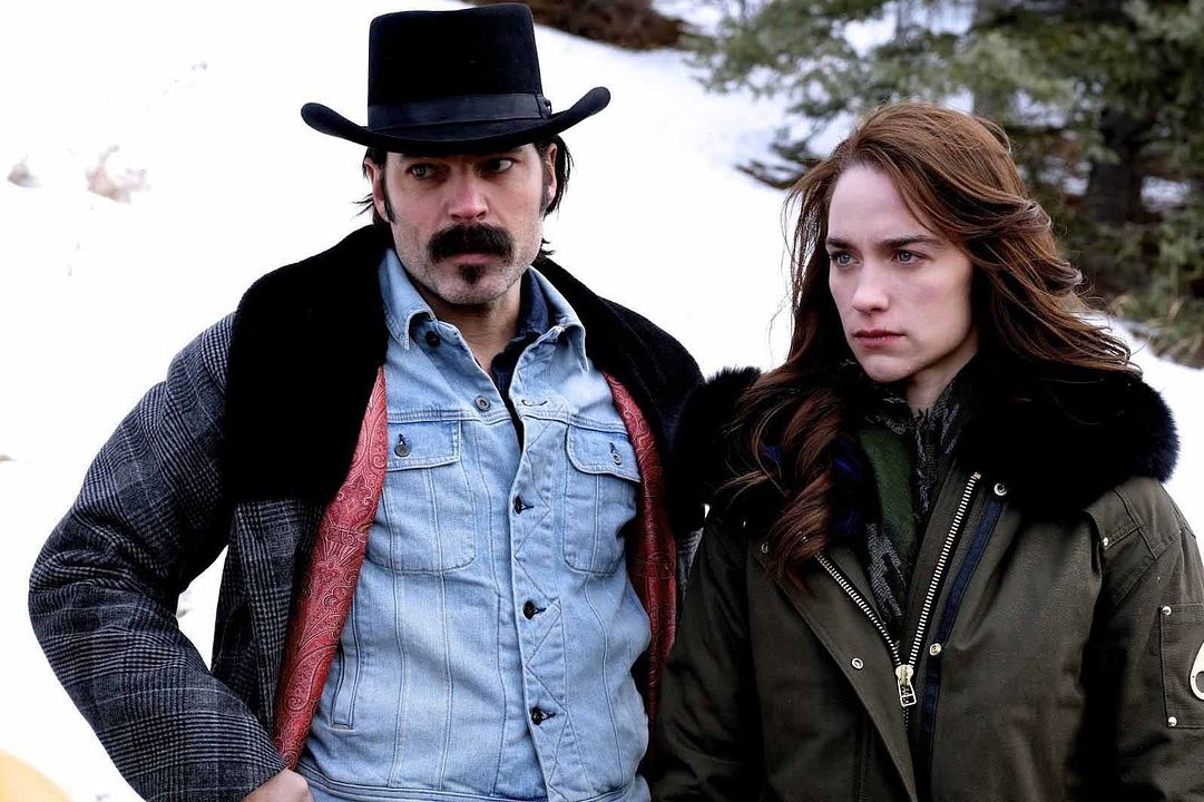 Wynonna Earp : Photo Tim Rozon, Melanie Scrofano