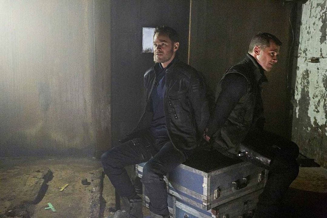 Killjoys : Photo Luke MacFarlane, Aaron Ashmore