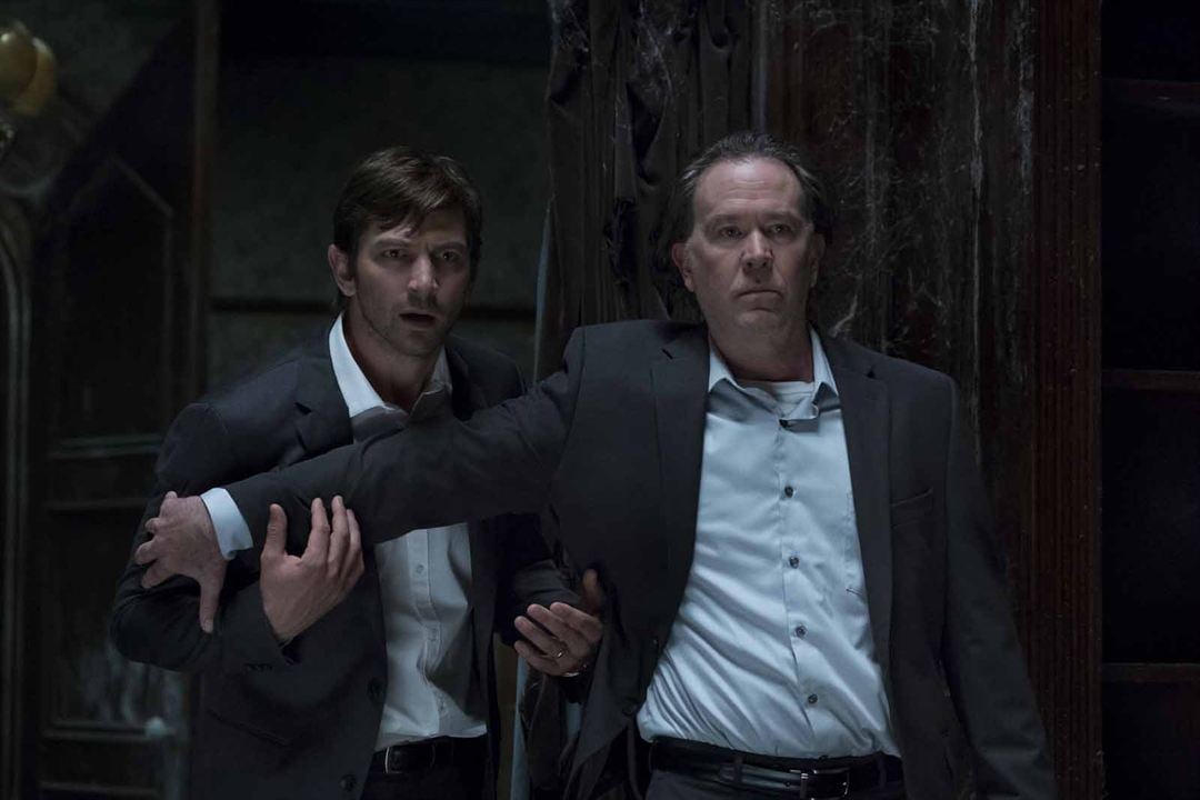 The Haunting of Hill House : Photo Michiel Huisman, Timothy Hutton