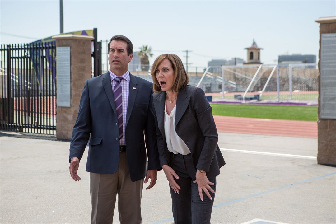 A Happening of Monumental Proportions : Photo Rob Riggle, Allison Janney