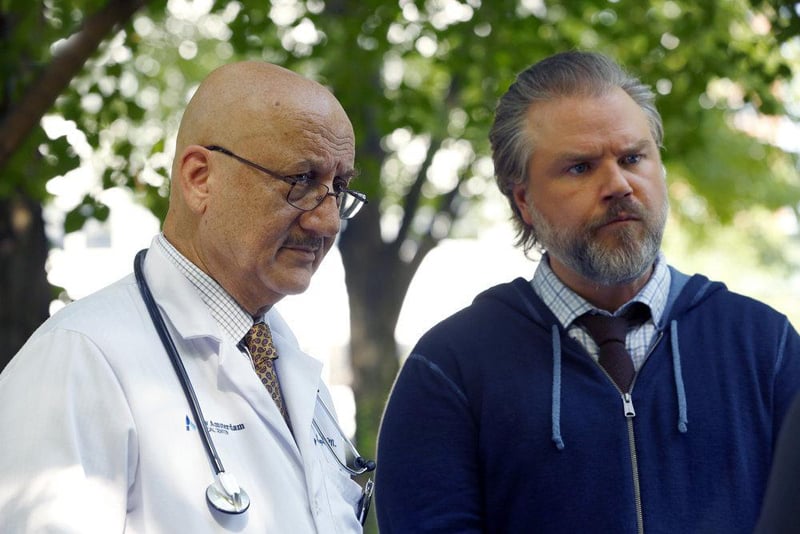 New Amsterdam (2018) : Photo Tyler Labine, Anupam Kher