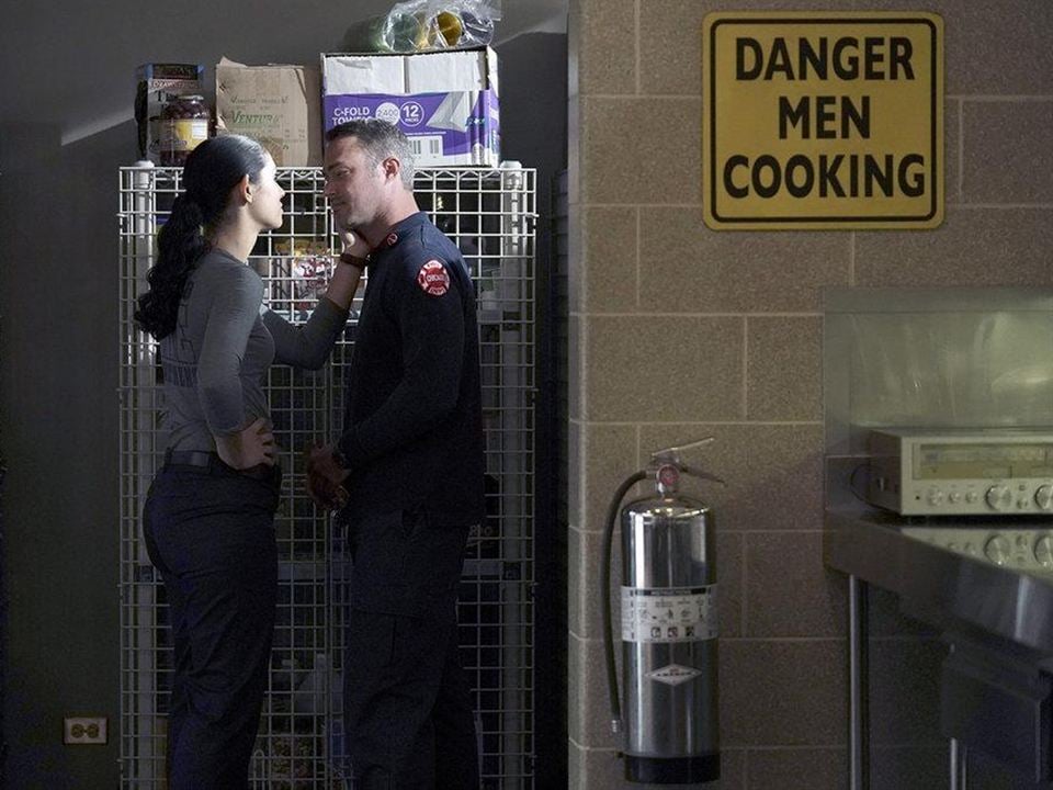 Chicago Fire : Photo Miranda Rae Mayo, Taylor Kinney