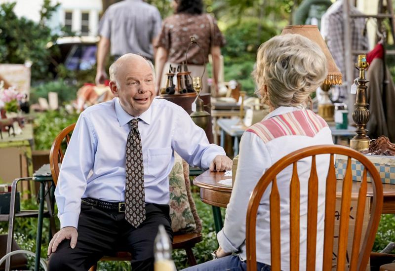 Young Sheldon : Photo Wallace Shawn