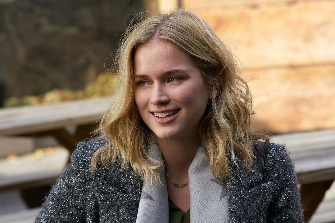 You : Photo Elizabeth Lail