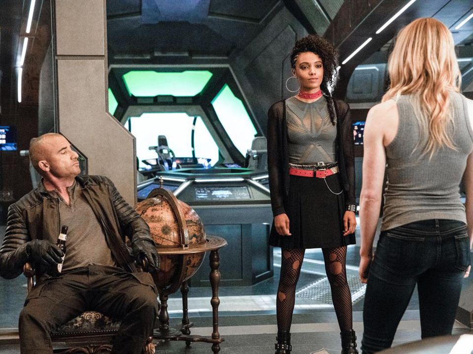 DC's Legends of Tomorrow : Photo Dominic Purcell, Maisie Richardson-Sellers