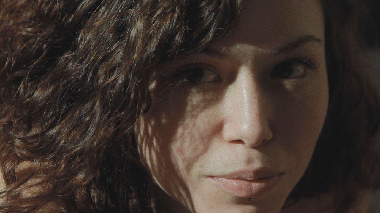 Portrait d'une jeune femme : Photo Marion Roussey