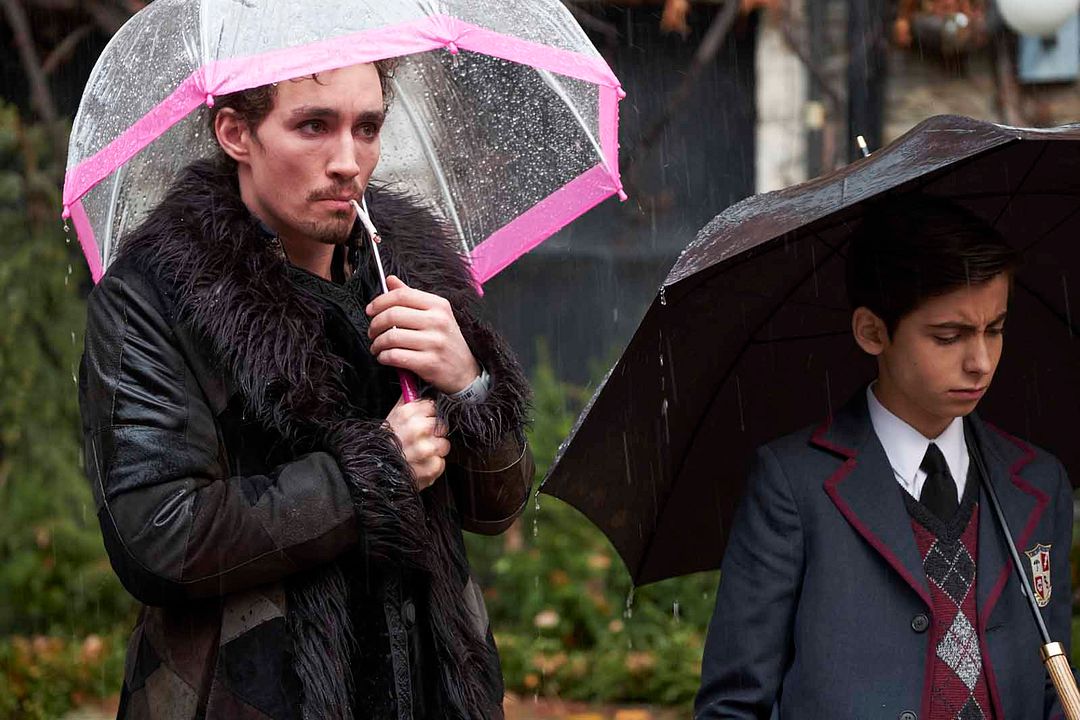 Umbrella Academy : Photo Aidan Gallagher, Robert Sheehan