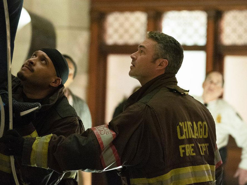 Chicago Fire : Photo Taylor Kinney, Joe Minoso