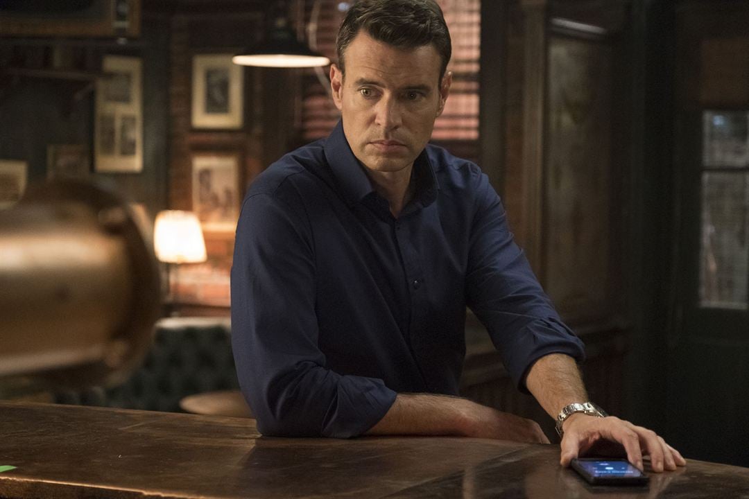 Whiskey Cavalier : Photo Scott Foley