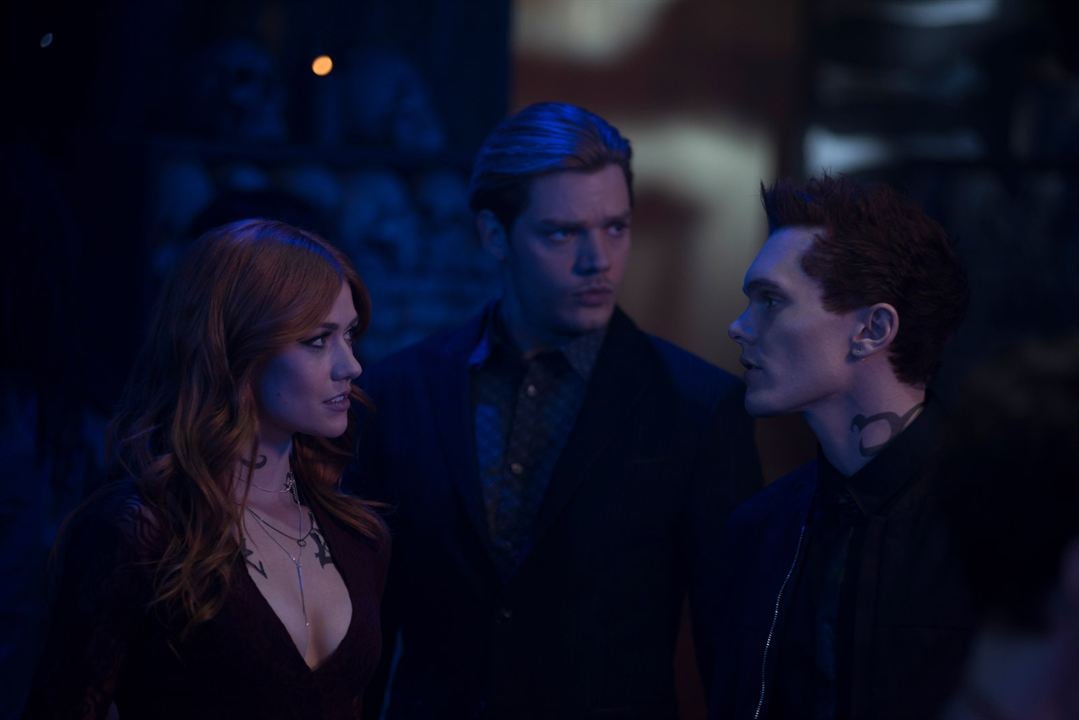 Shadowhunters : Photo Luke Baines (I), Katherine McNamara, Dominic Sherwood