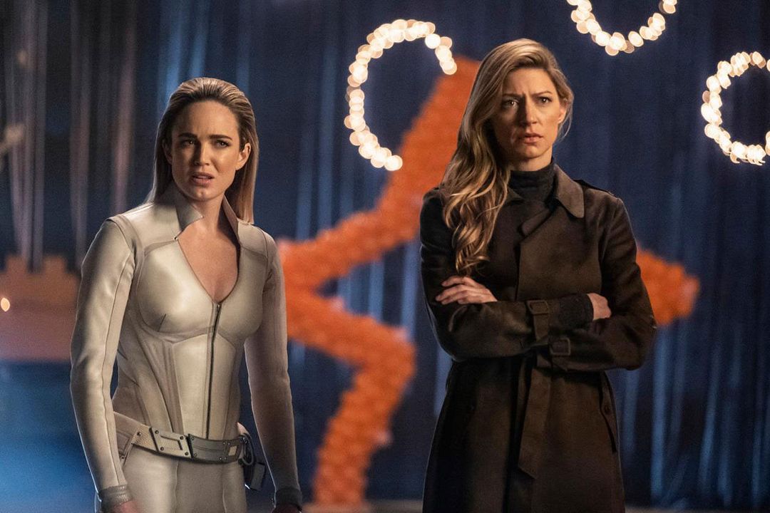 DC's Legends of Tomorrow : Photo Caity Lotz, Jes Macallan