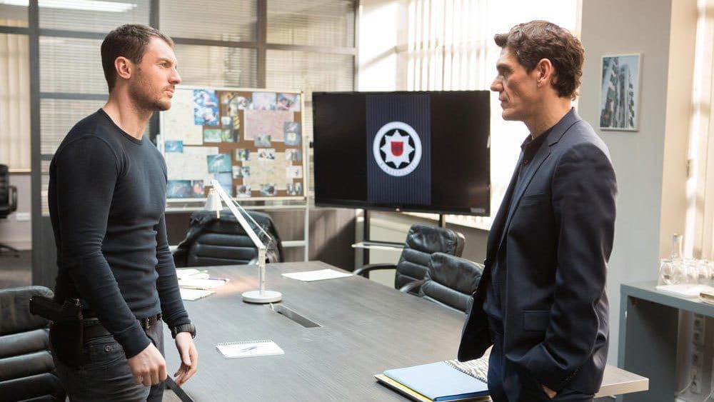 Crossing Lines : Affiche