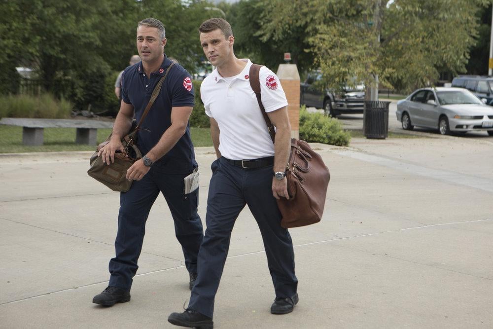 Chicago Fire : Photo Taylor Kinney, Jesse Spencer