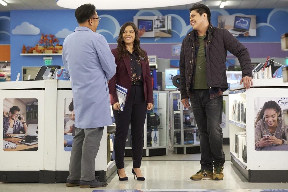 Superstore : Photo George Salazar, Nico Santos, America Ferrera