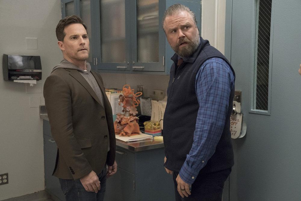 New Amsterdam (2018) : Photo Mike Doyle, Tyler Labine