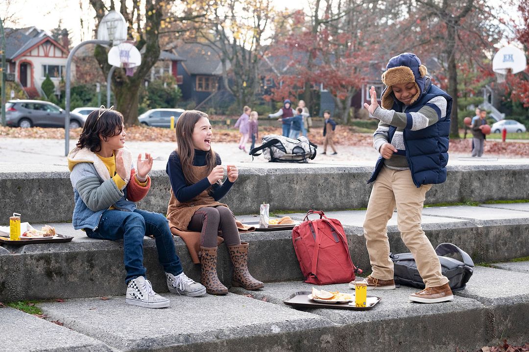 Home Before Dark : Photo Brooklynn Prince, Deric McCabe, Jibrail Nantambu