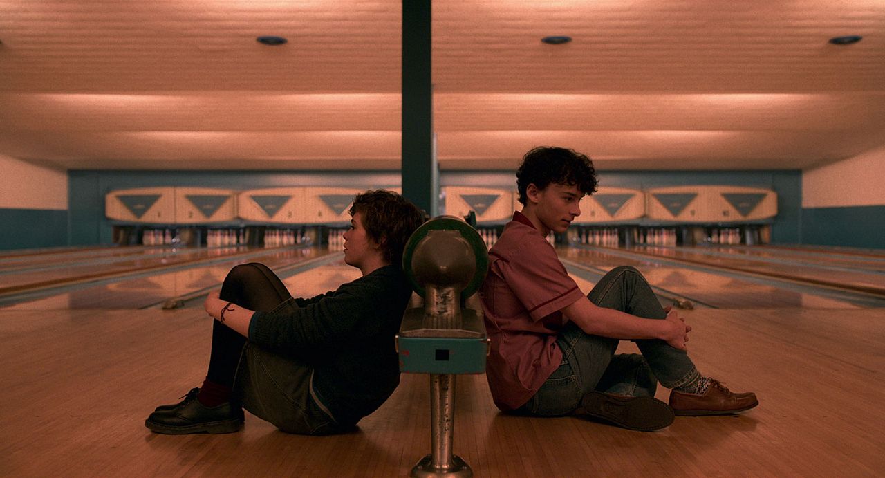 I Am Not Okay With This : Photo Wyatt Oleff, Sophia Lillis