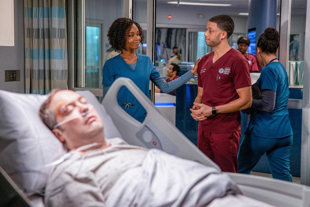 Chicago Med : Photo Roland Buck III, Yaya DaCosta