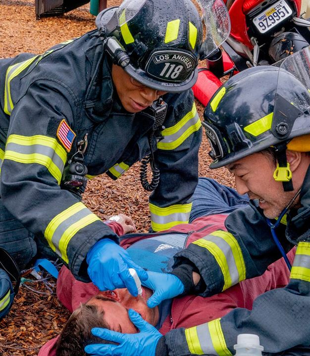 9-1-1 : Photo Aisha Hinds, Kenneth Choi